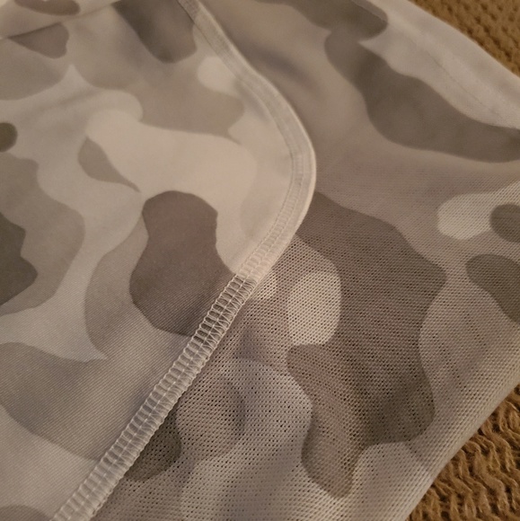 Forever 21 plus active camo leggings - Picture 3 of 6